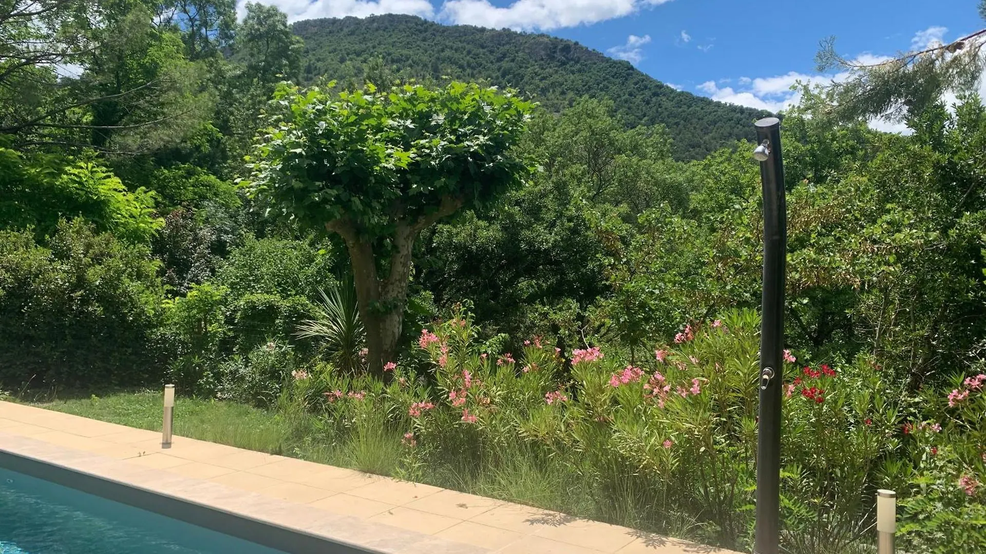 فيلا Mas Ancien Sans Vis-A-Vis Avec Piscine Chauffe Dans Les Collines Les Pilles بيت للعطل