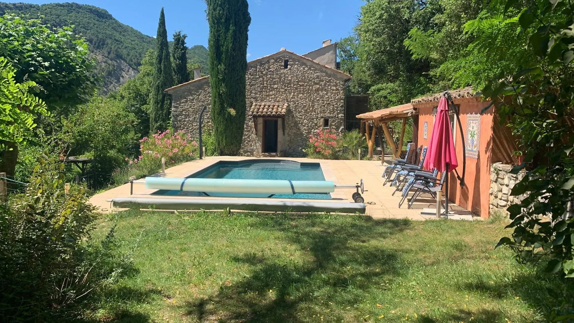 فيلا Mas Ancien Sans Vis-A-Vis Avec Piscine Chauffe Dans Les Collines Les Pilles